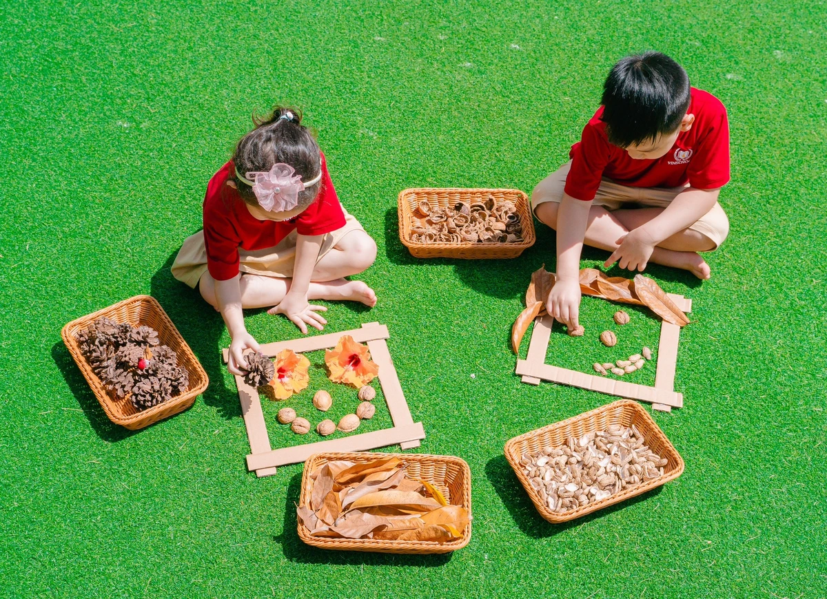 Chơi ở trường khác gì chơi ở nhà?