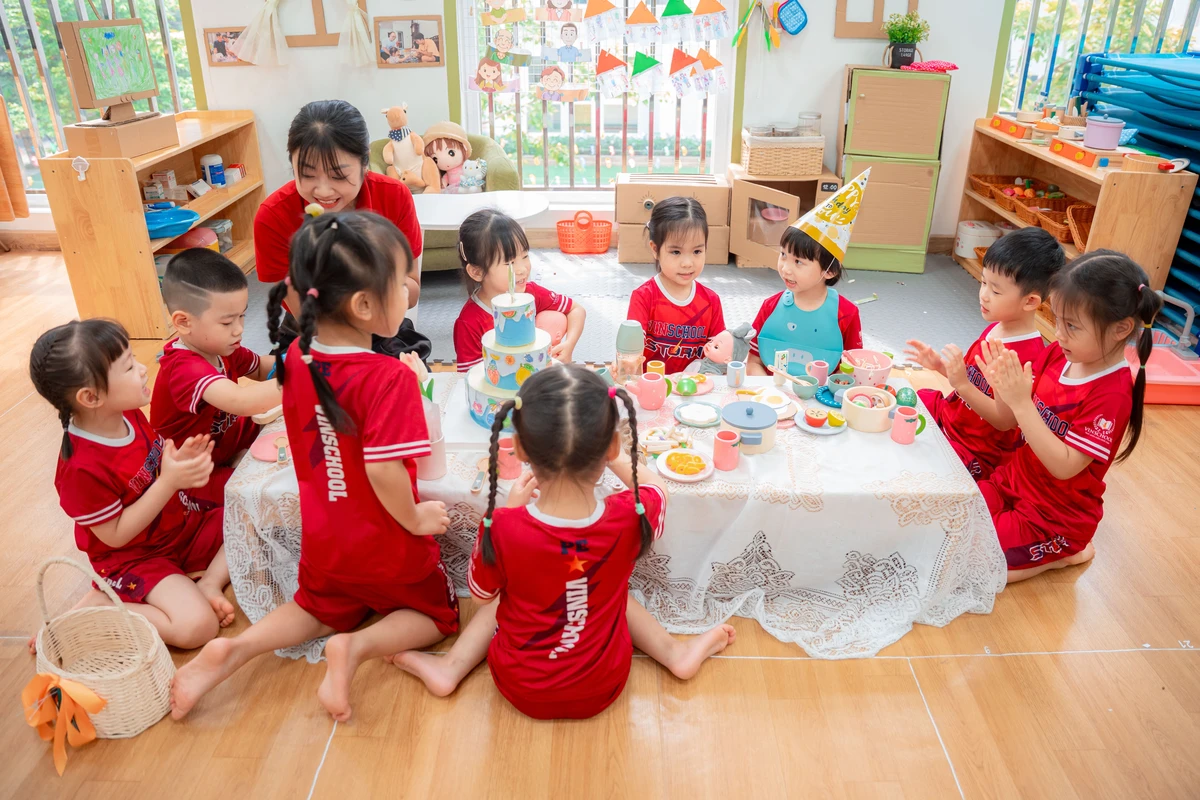 Chơi ở trường khác gì chơi ở nhà? 11 DAT05647