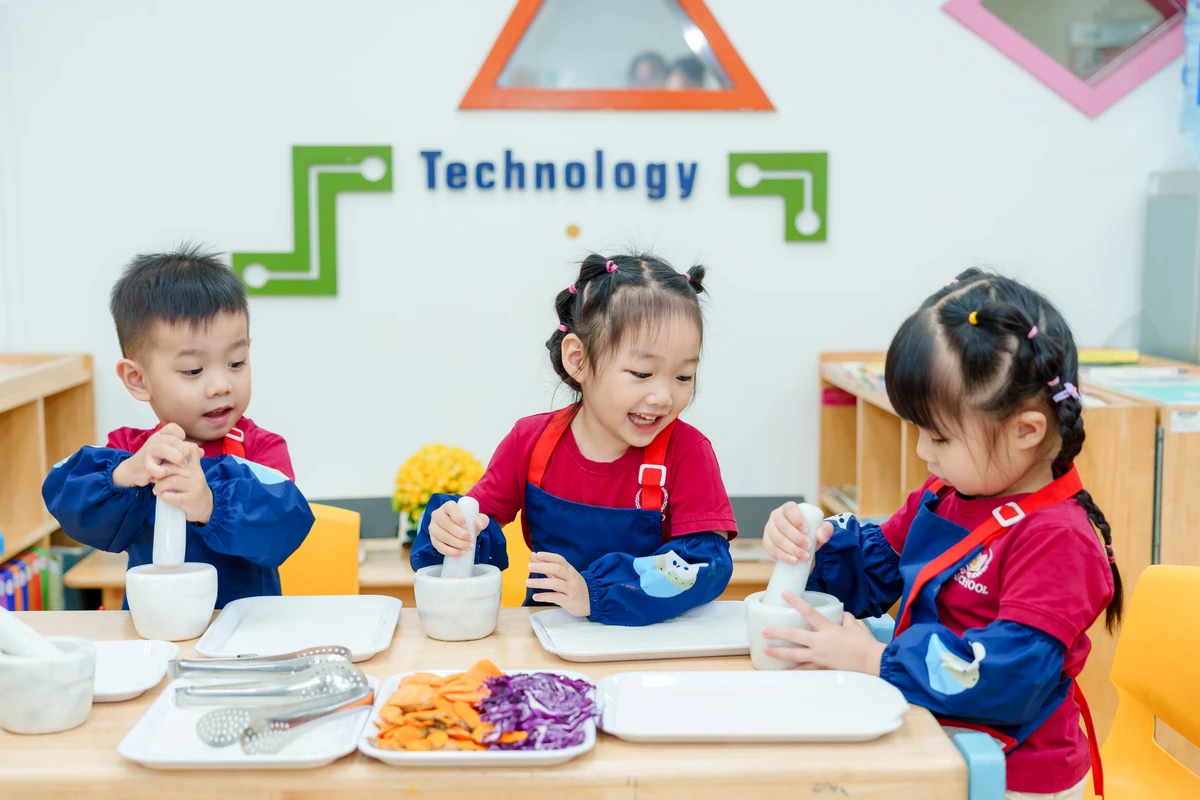 Chơi ở trường khác gì chơi ở nhà? 9 NHT08396